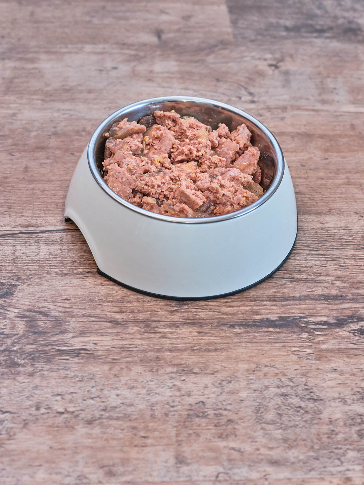 Hundenassfutter - Huhn - Geflügel - Pfirsich - Nassfutter für Hunde - Bild zeigt Futter im Napf